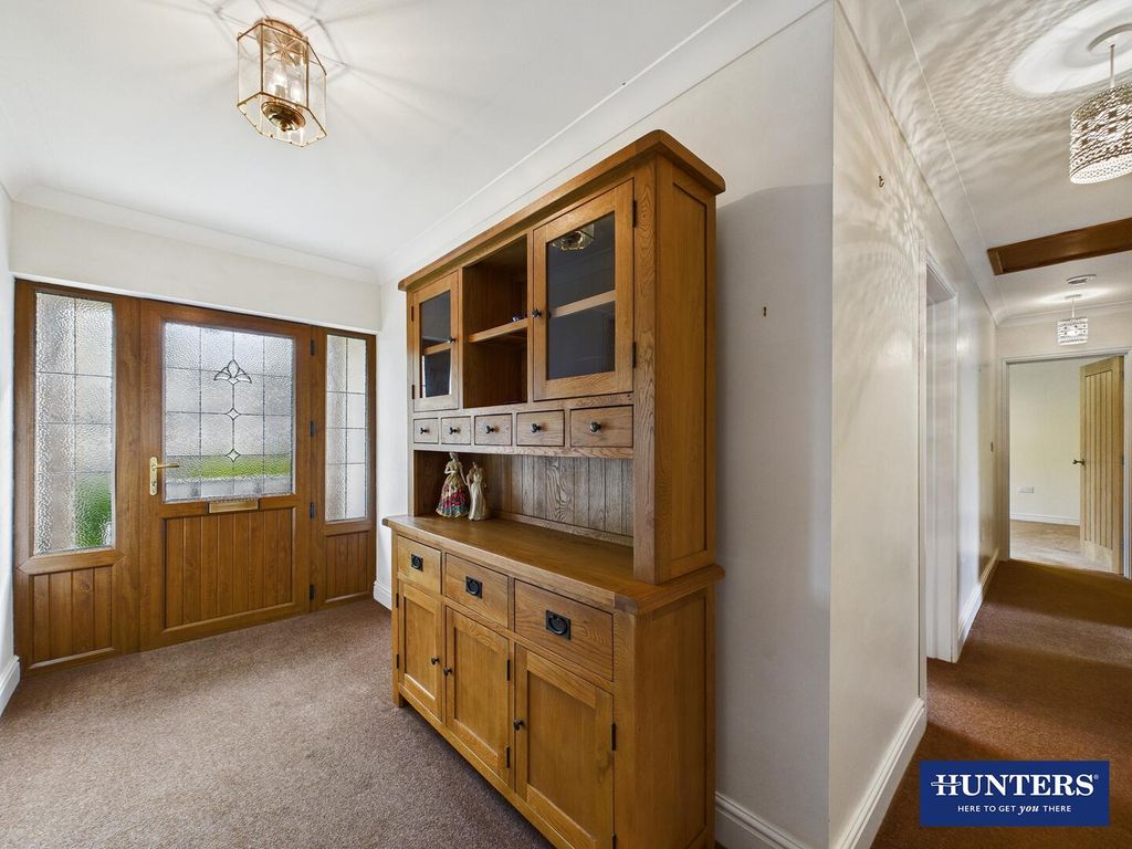 Property photo 3 of 21 Entrance Hall