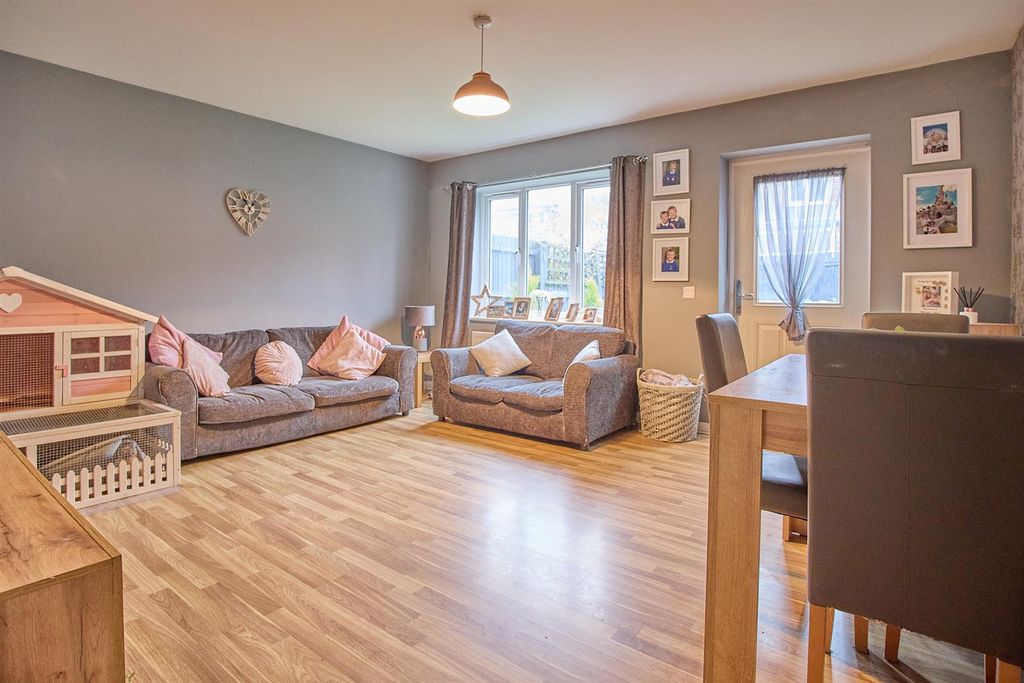 Property photo 2 of 15 Lounge/Dining Room To Rear