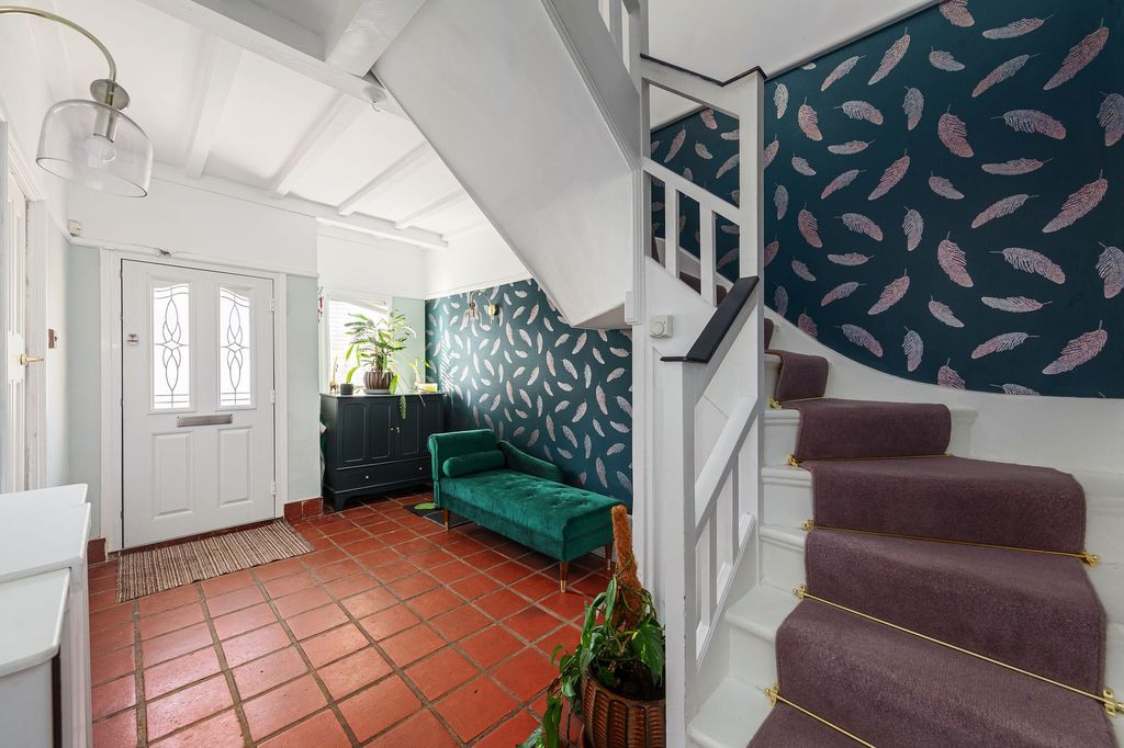 Property photo 3 of 11 Hallway