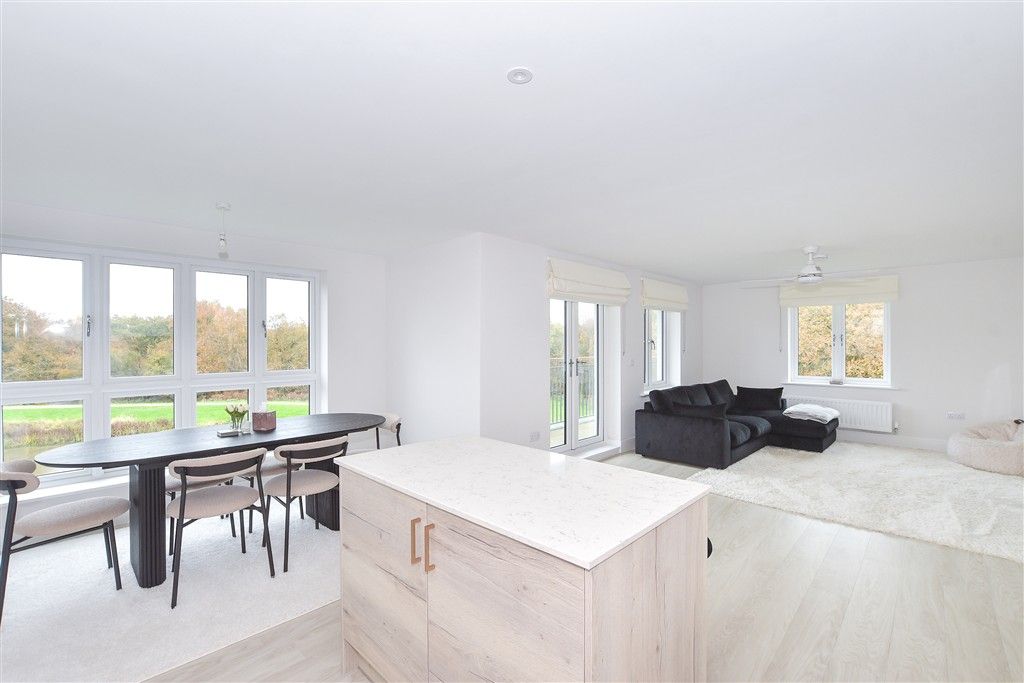 Property photo 1 of 13 Kitchen/Dining Area