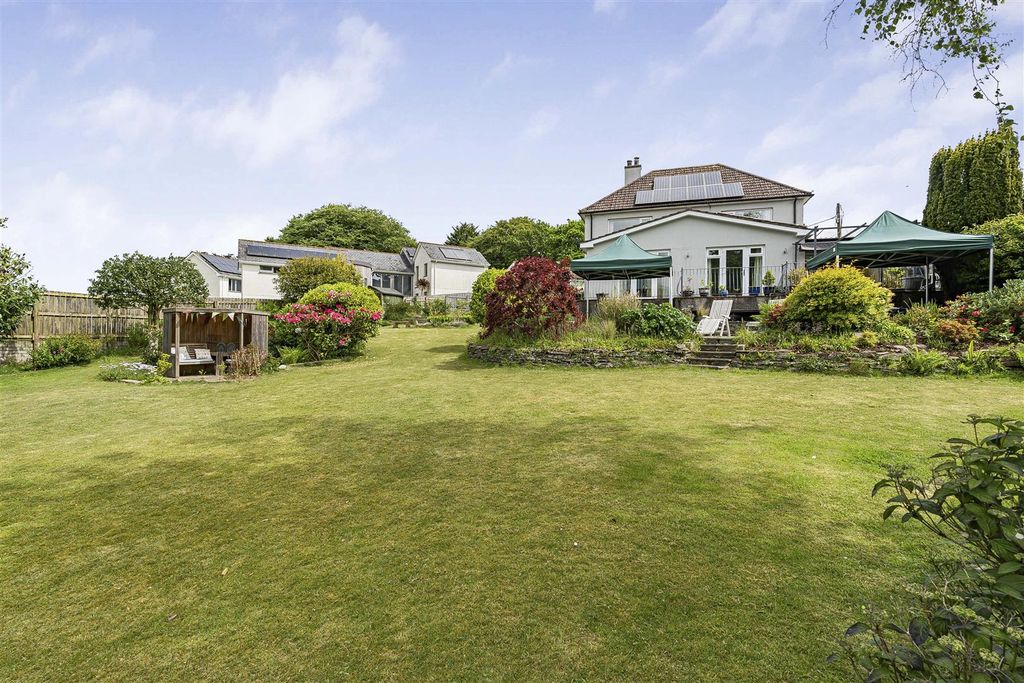 Property photo 2 of 47