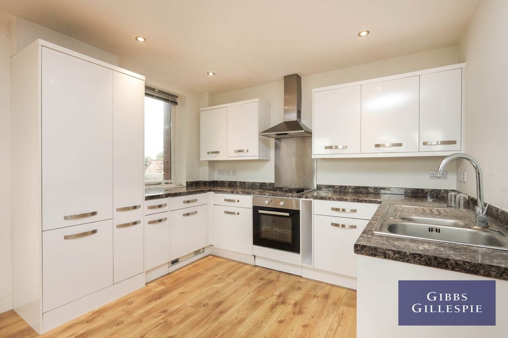 Property photo 3 of 10 1