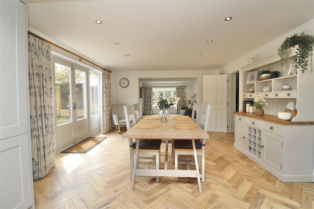 Property photo 2 of 35