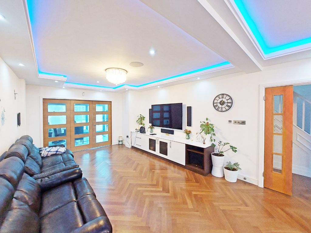Property photo 2 of 22 5186602