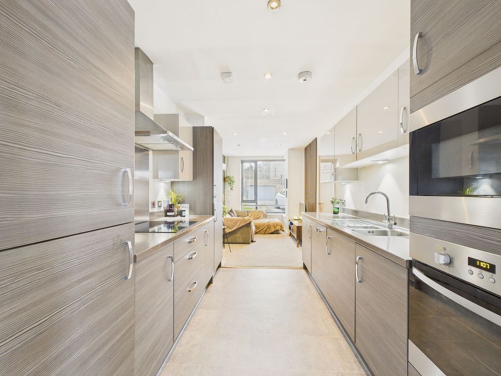 Property photo 2 of 14 Kitchen