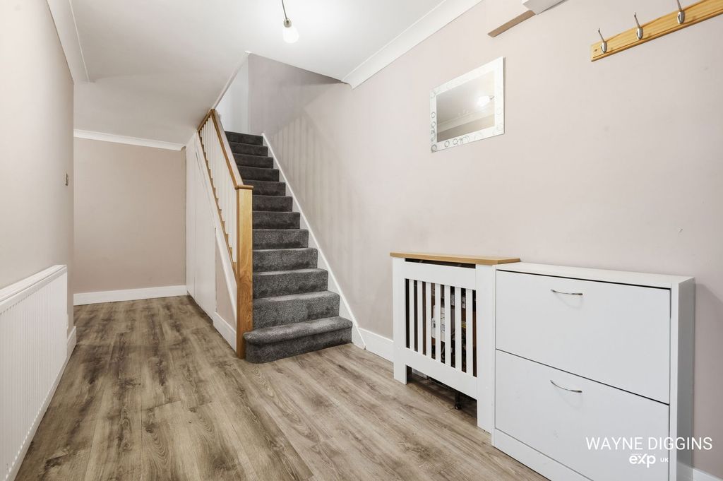 Property photo 2 of 25