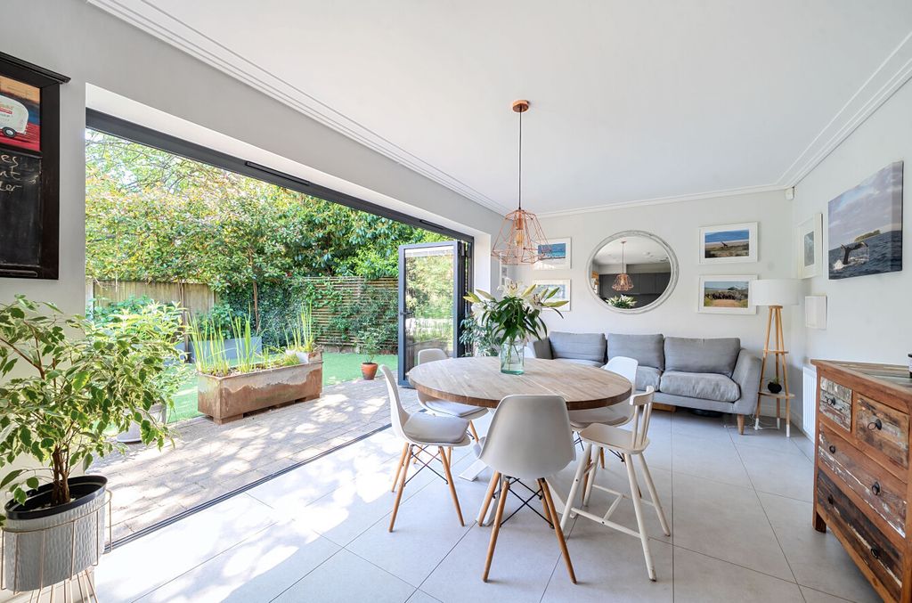Property photo 2 of 26 1290541-14-682Ad9...