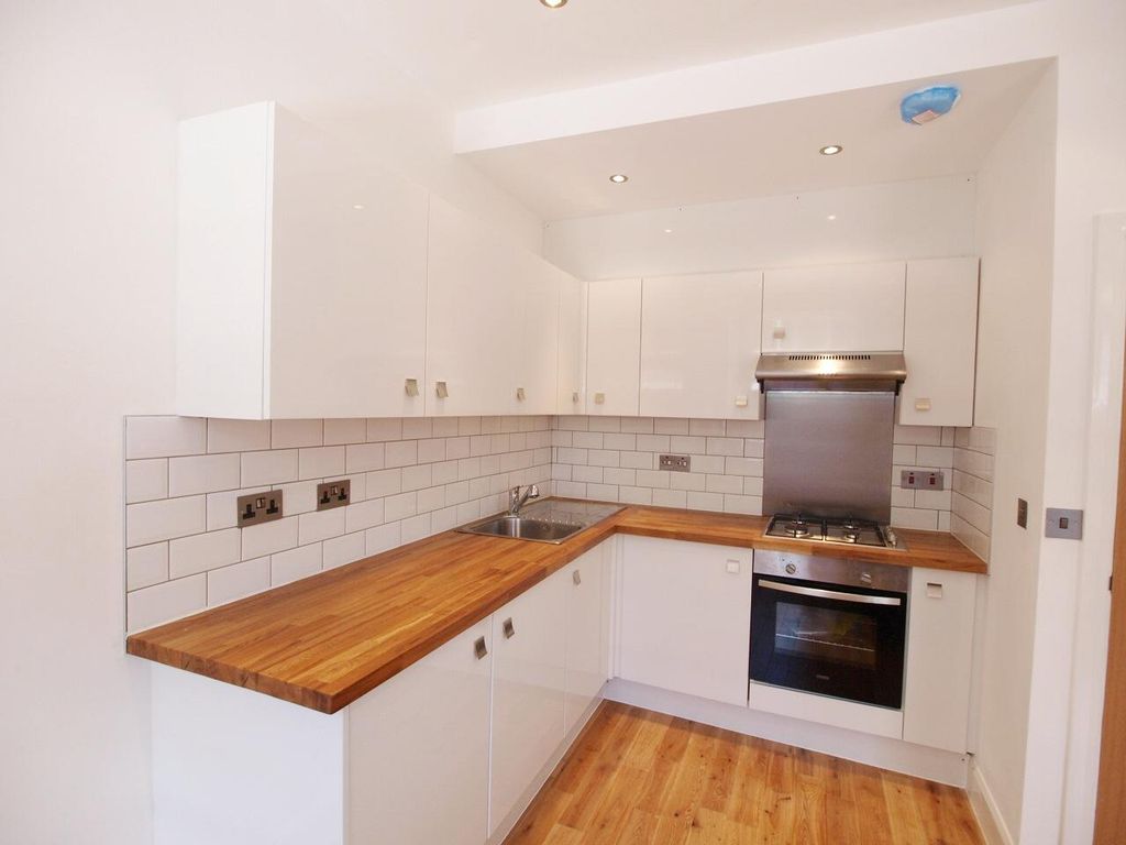 Property photo 3 of 7 Kitchen