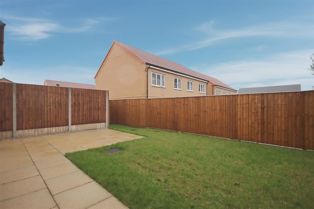 Property photo 3 of 11 Garden