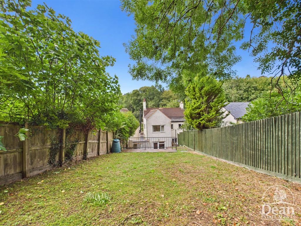 Property photo 3 of 11