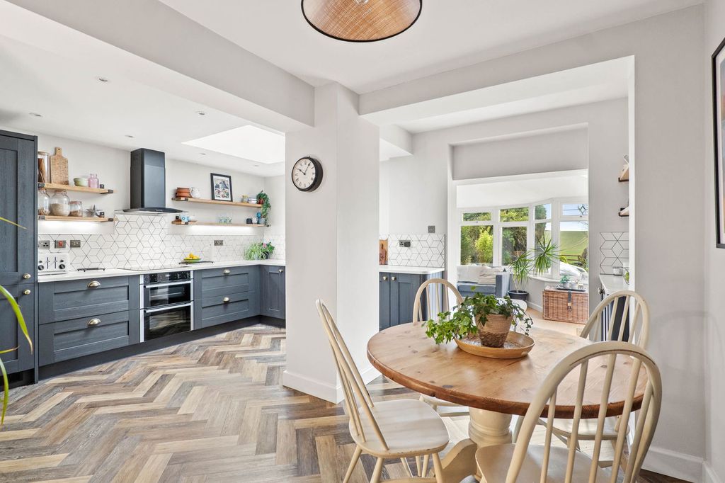 Property photo 2 of 24