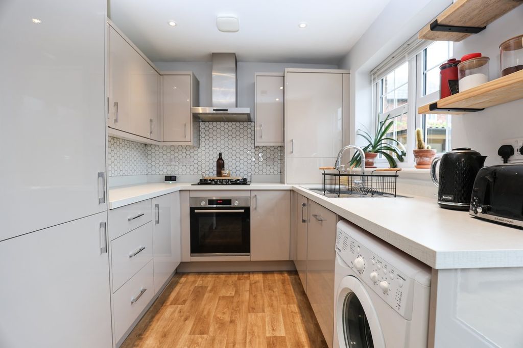 Property photo 2 of 15 Dining Kitchen