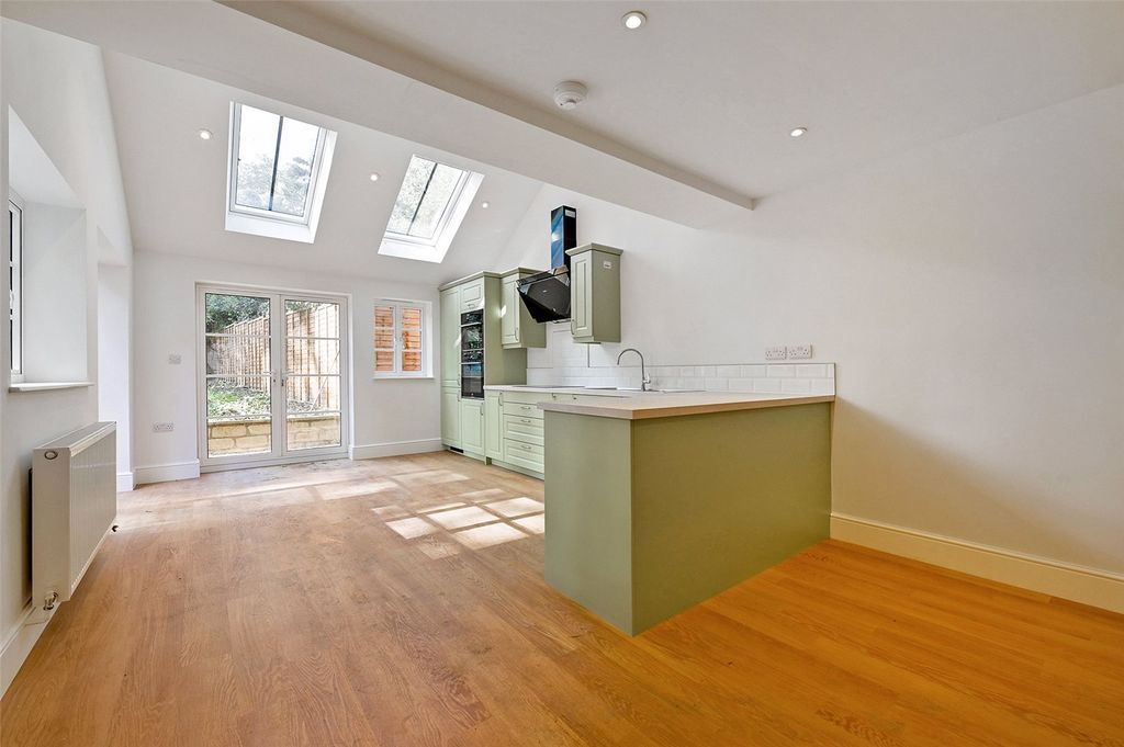 Property photo 3 of 14 Kitchen