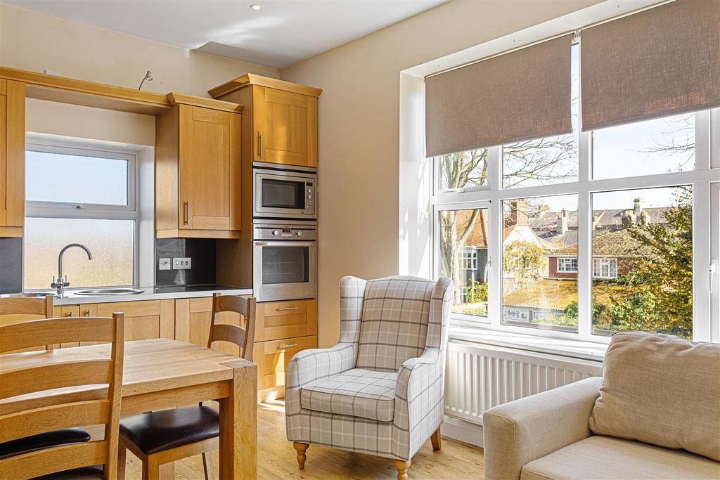 Property photo 3 of 36 Apt_5_The_Garth_37.Jpg