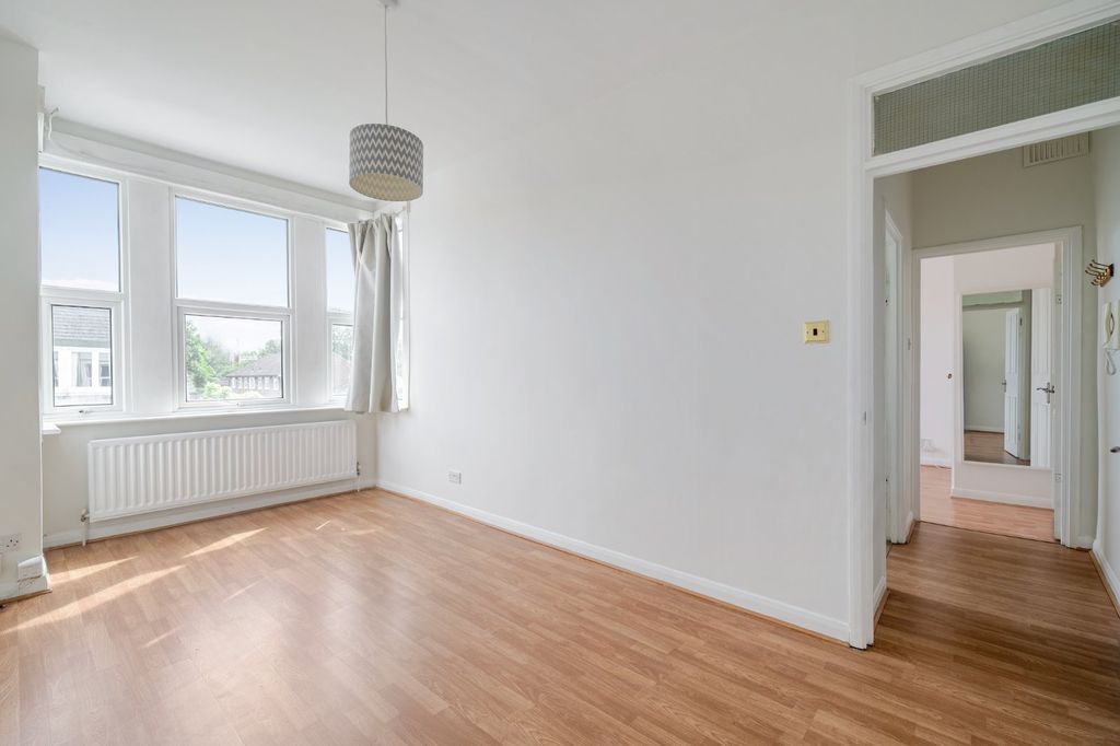 Property photo 2 of 11 Picture No. 27