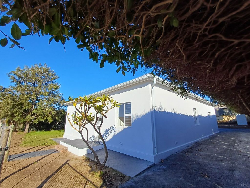 Property photo 1 of 17 1Sw1708456