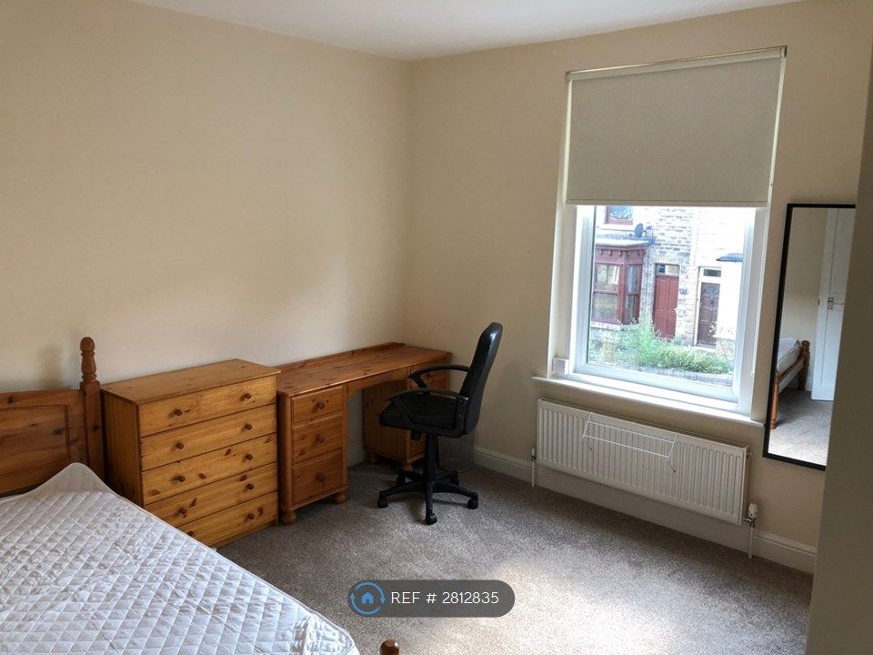 Property photo 3 of 8 Bedroom 2