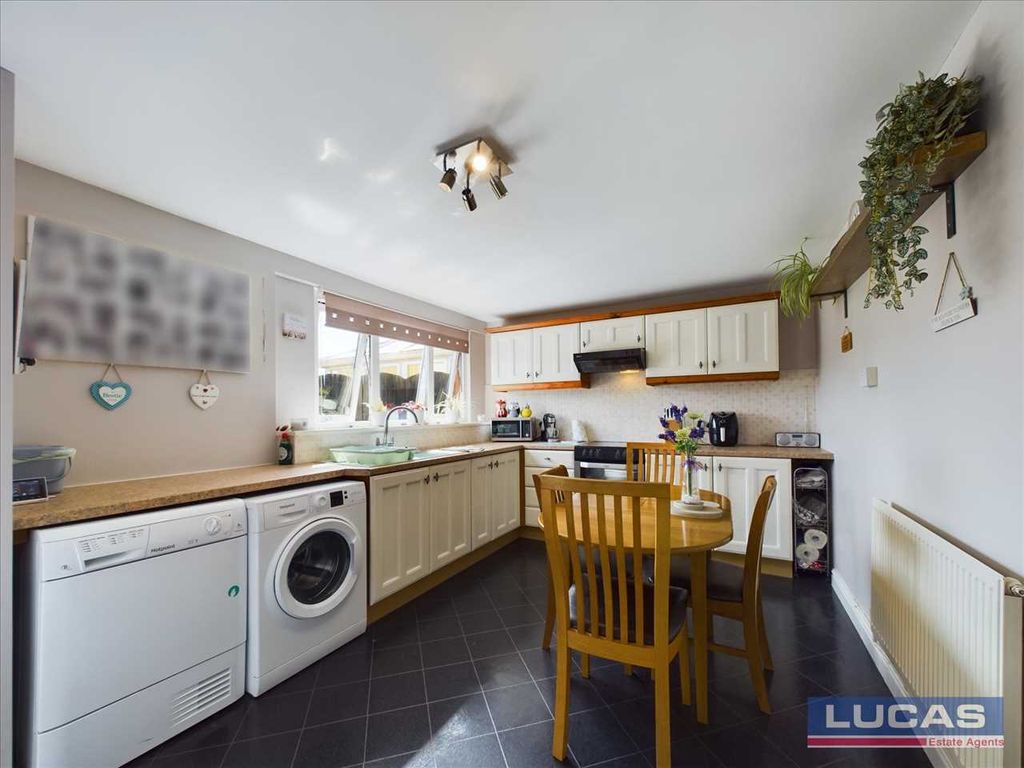 Property photo 3 of 17 Kitchen/Diner