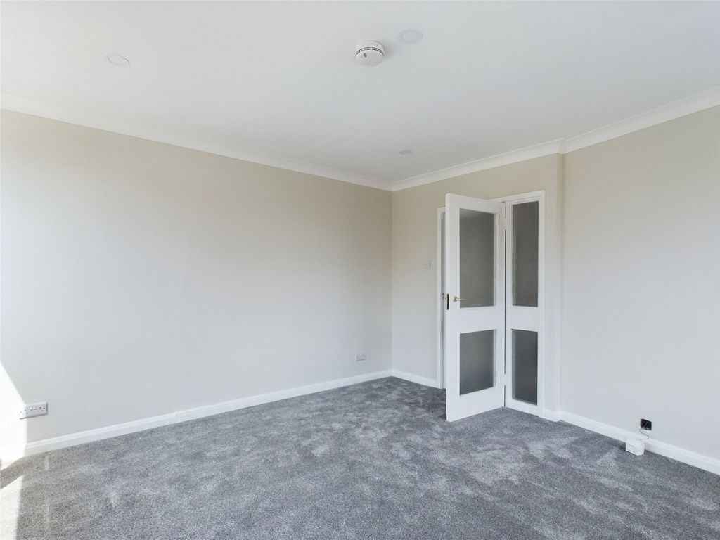 Property photo 3 of 9 Lounge