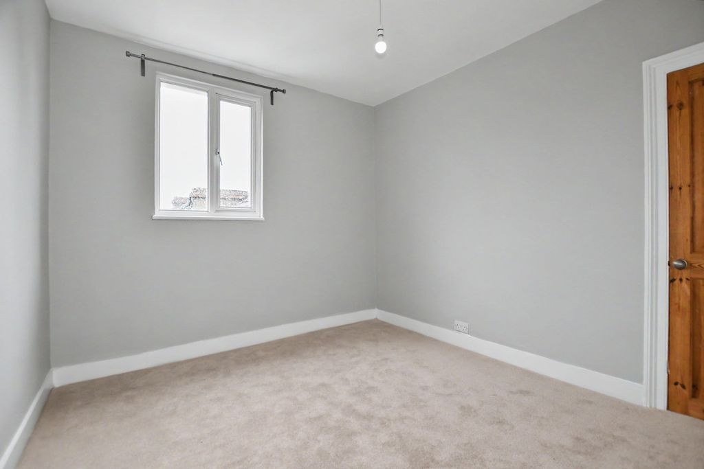 Property photo 3 of 15 4 Cheltenham Road, Nunhead, London, Se15 3Aq