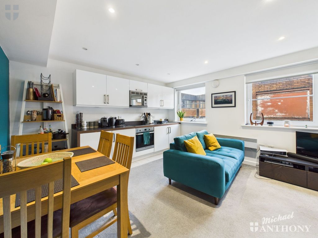 Property photo 2 of 5 576c14c03dc54B66B09Cbe897006617E_80_Cam03852G0-Pr0489-Still001