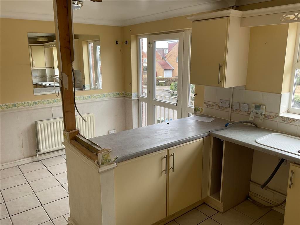 Property photo 2 of 9 Kitchen Area