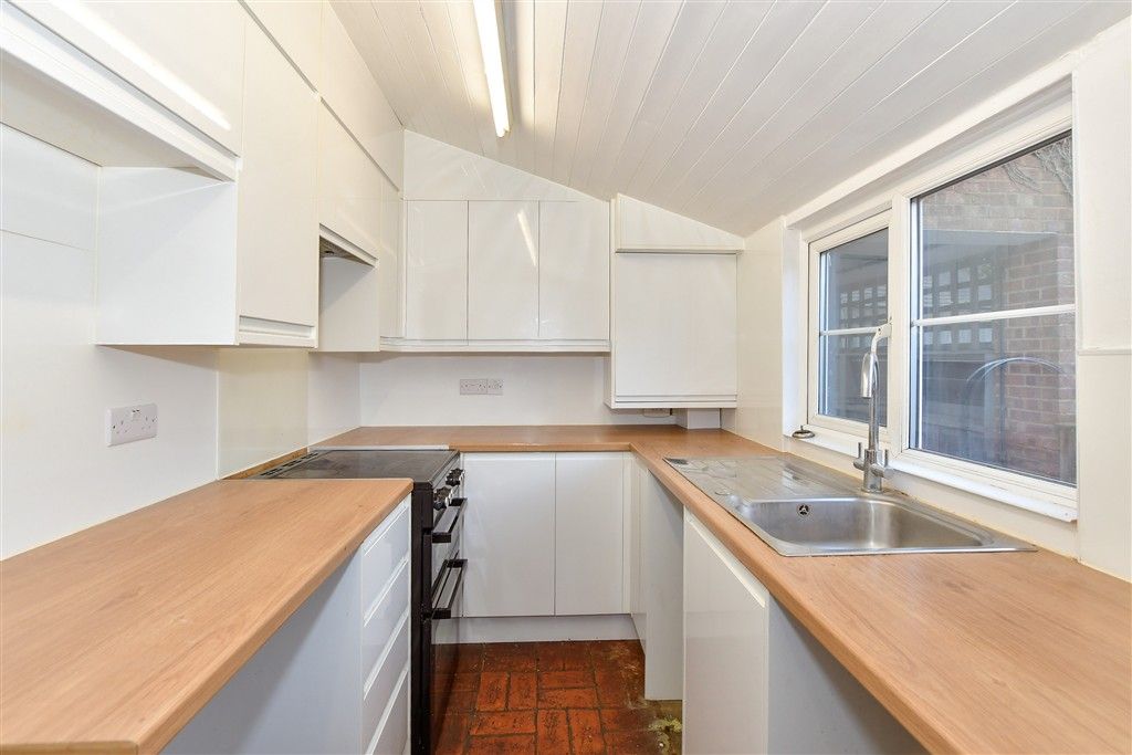 Property photo 1 of 8 Kitchen