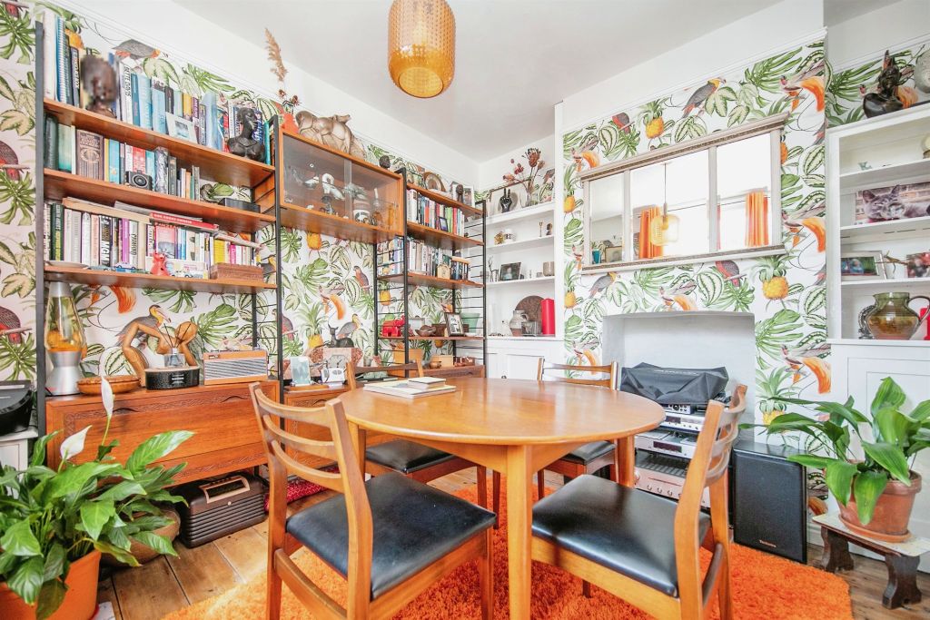 Property photo 3 of 18