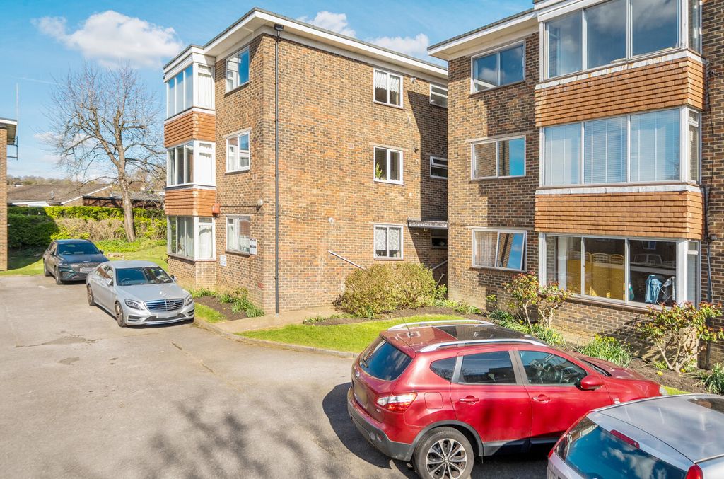 Property photo 1 of 15 1435997-21-69c545...