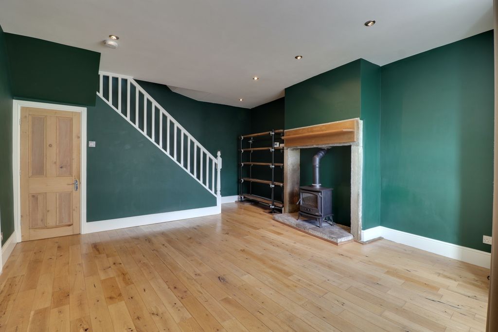 Property photo 3 of 18 Lounge