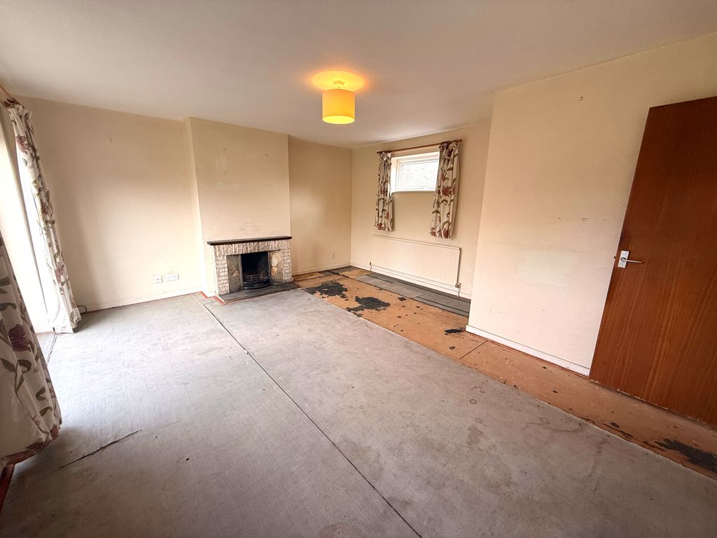 Property photo 3 of 12 Sitting Room