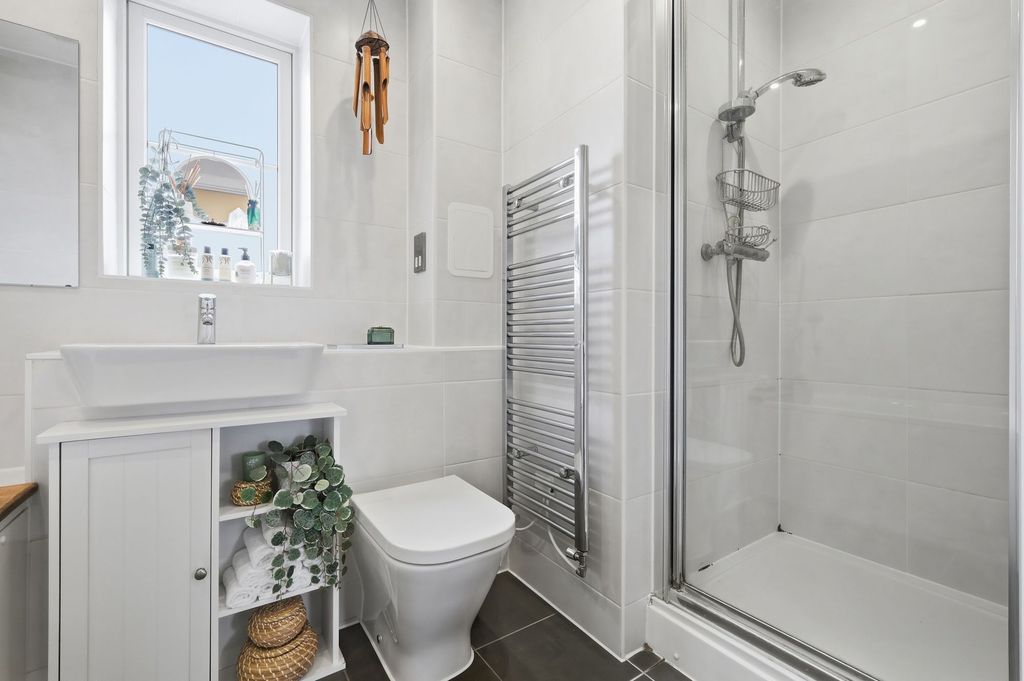 Additional image 14 of 2 bed flat for saleBuckingham Road, Epping CM16