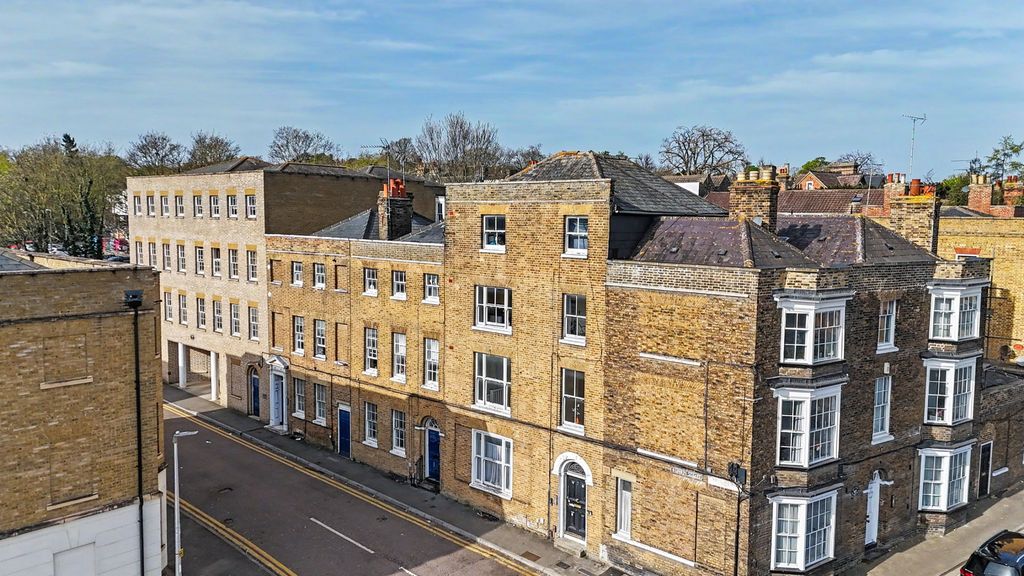 Property photo 1 of 30