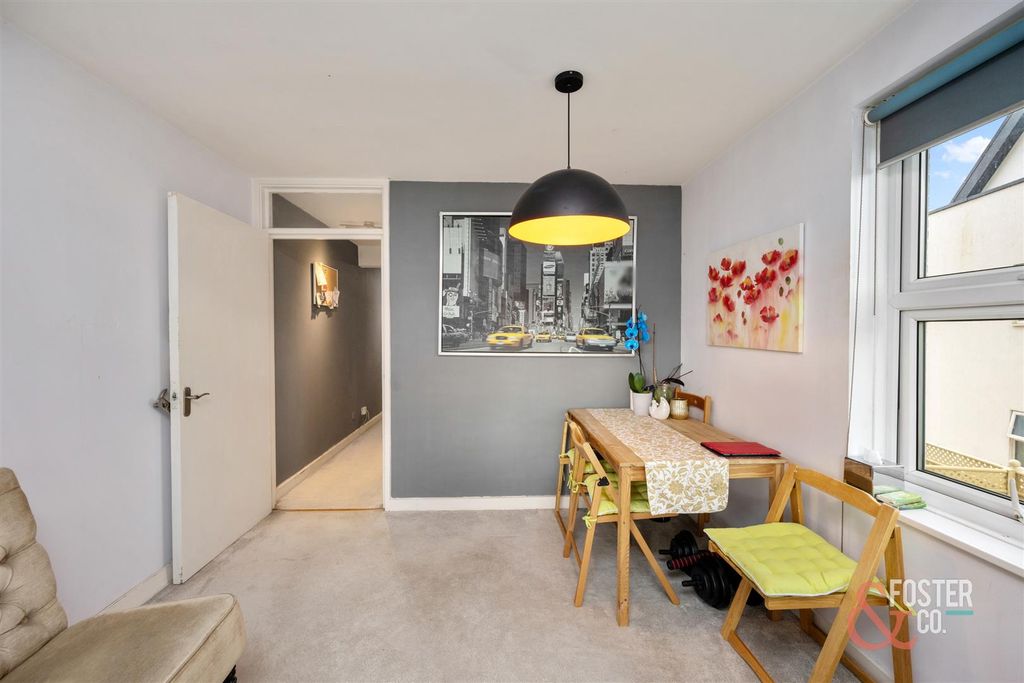 Property photo 3 of 17 Wilbury Avenue, Aynsley Court, 9-008.Jpg