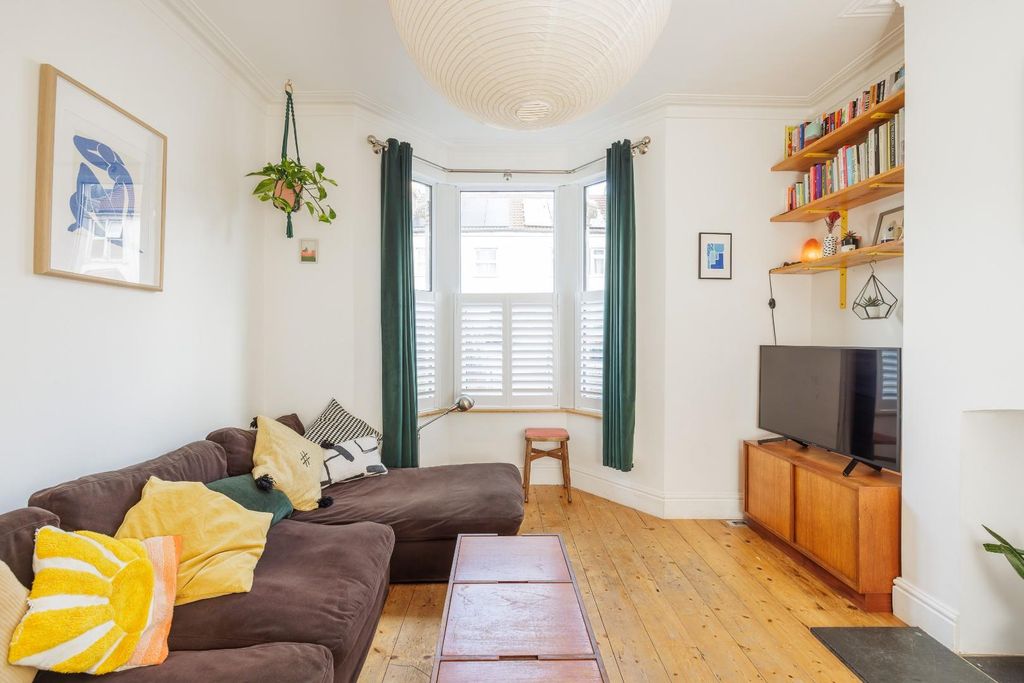 Property photo 3 of 28 Char9412.Jpg