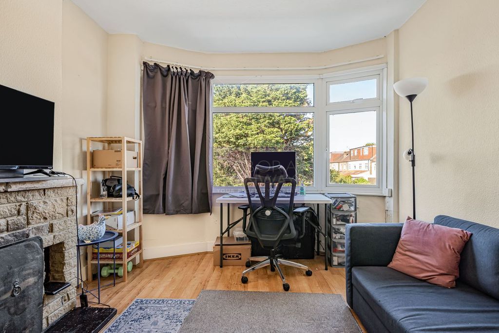 Property photo 2 of 6