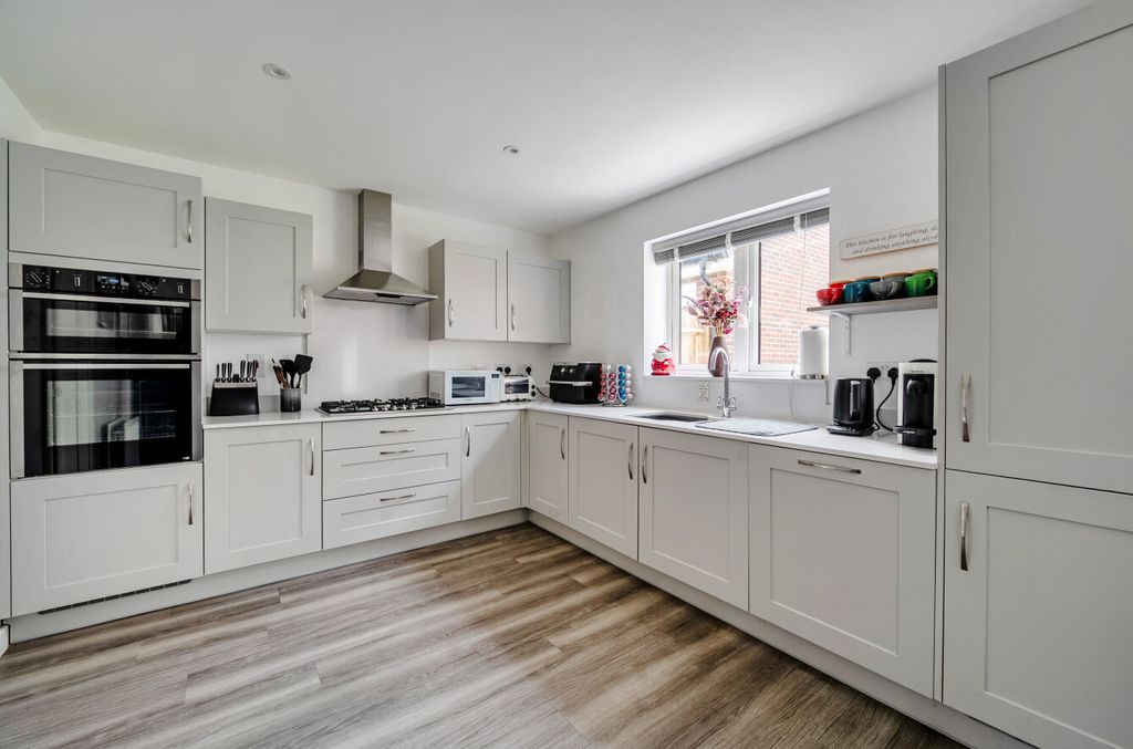 Property photo 3 of 14 1472303-25-6A317B...