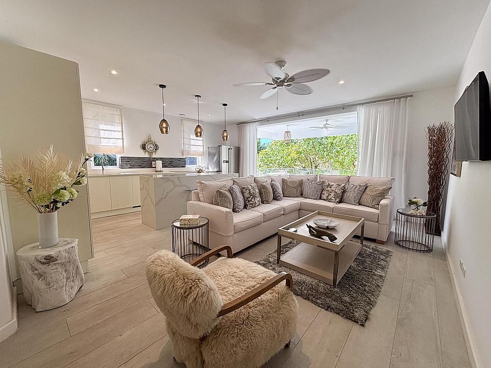 Property photo 2 of 31