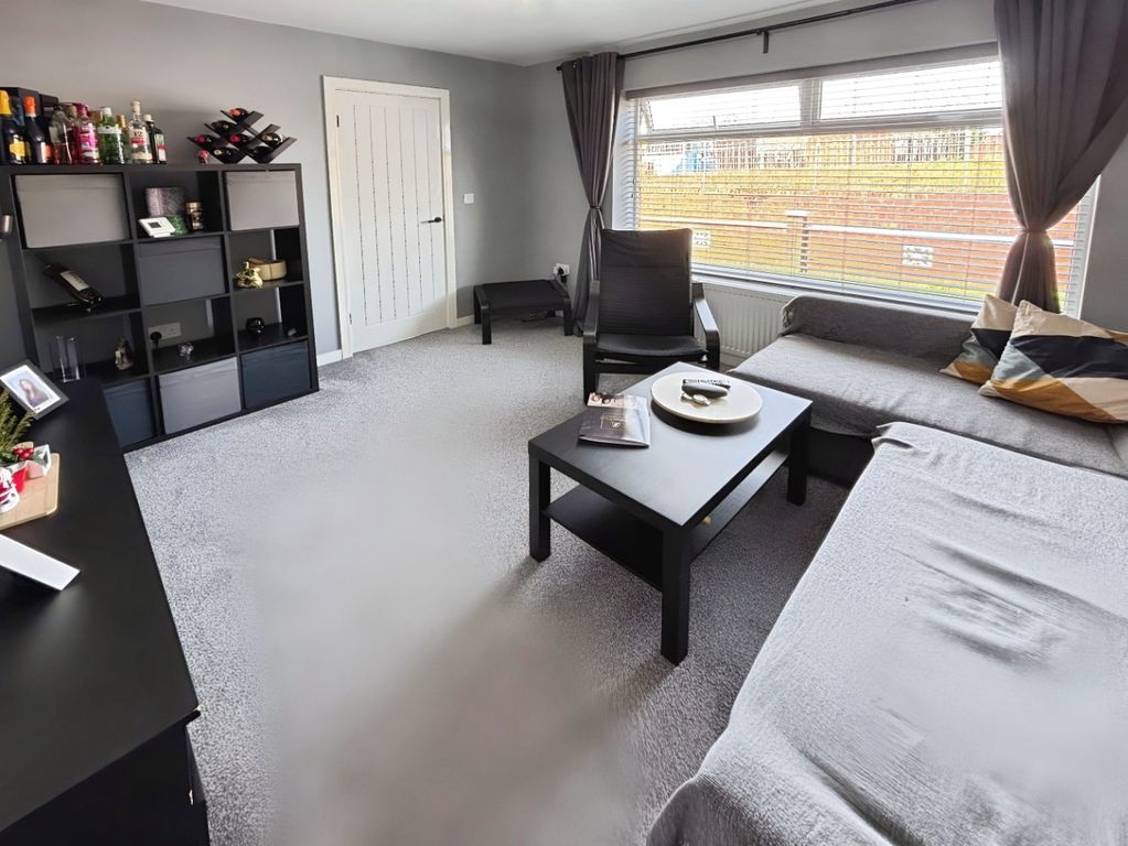 Property photo 2 of 15 4380401