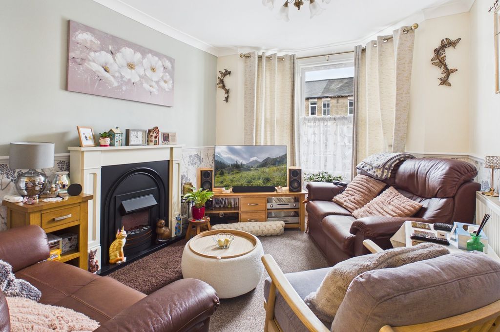 Property photo 3 of 11 Cam02545G0-Pr0564-Still001