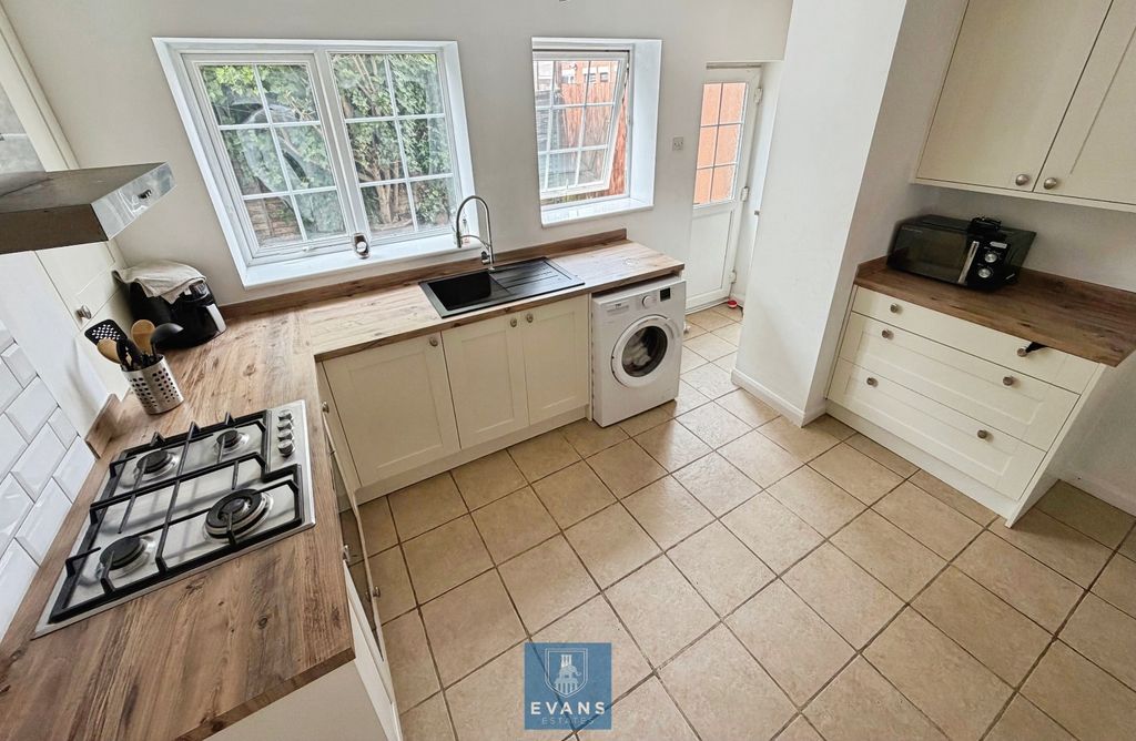 Property photo 2 of 10 Kitchen