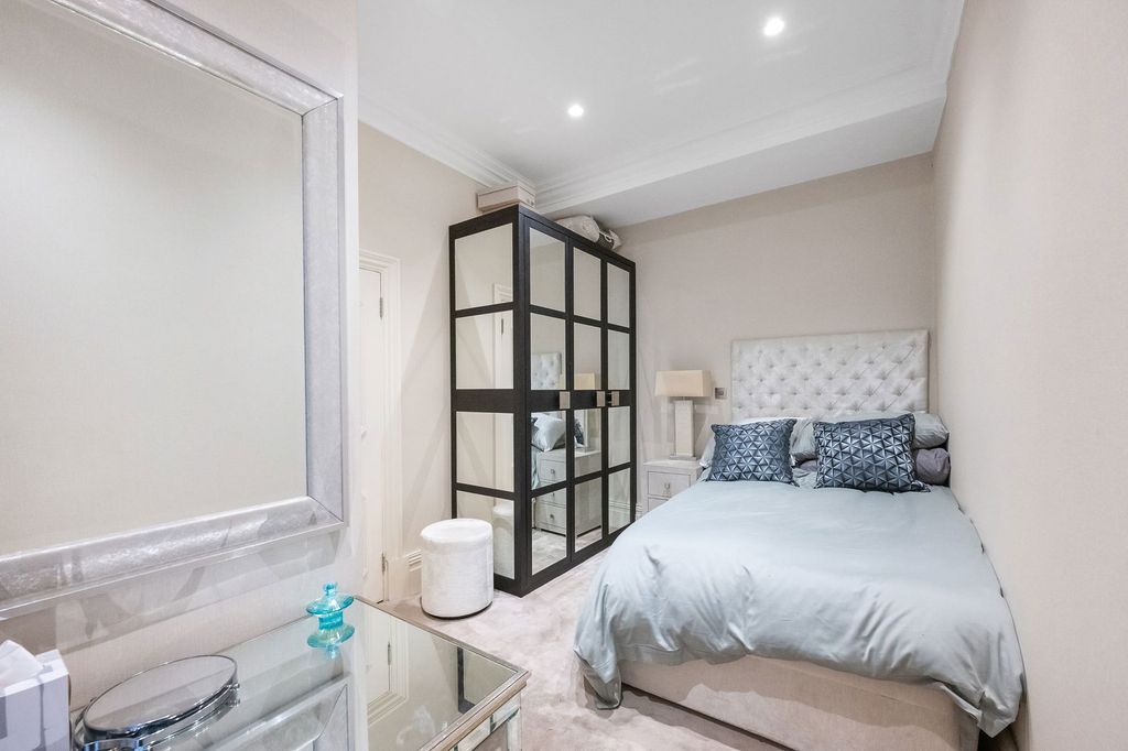 Property photo 3 of 26