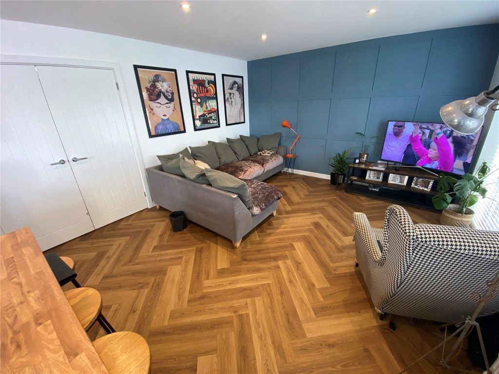 Property photo 2 of 19 Picture No. 37