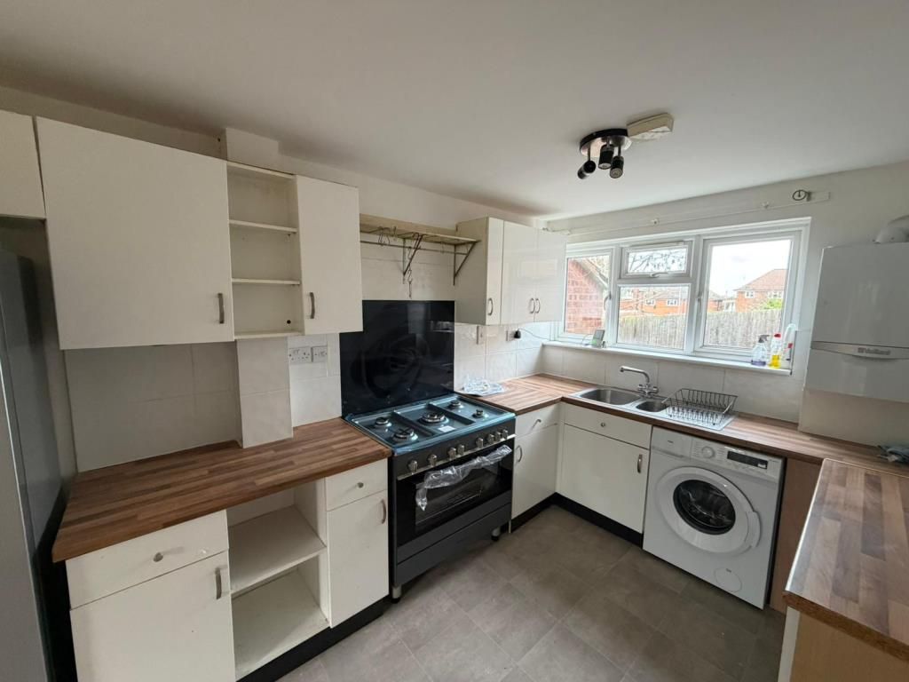 Property photo 3 of 8 Kitchen