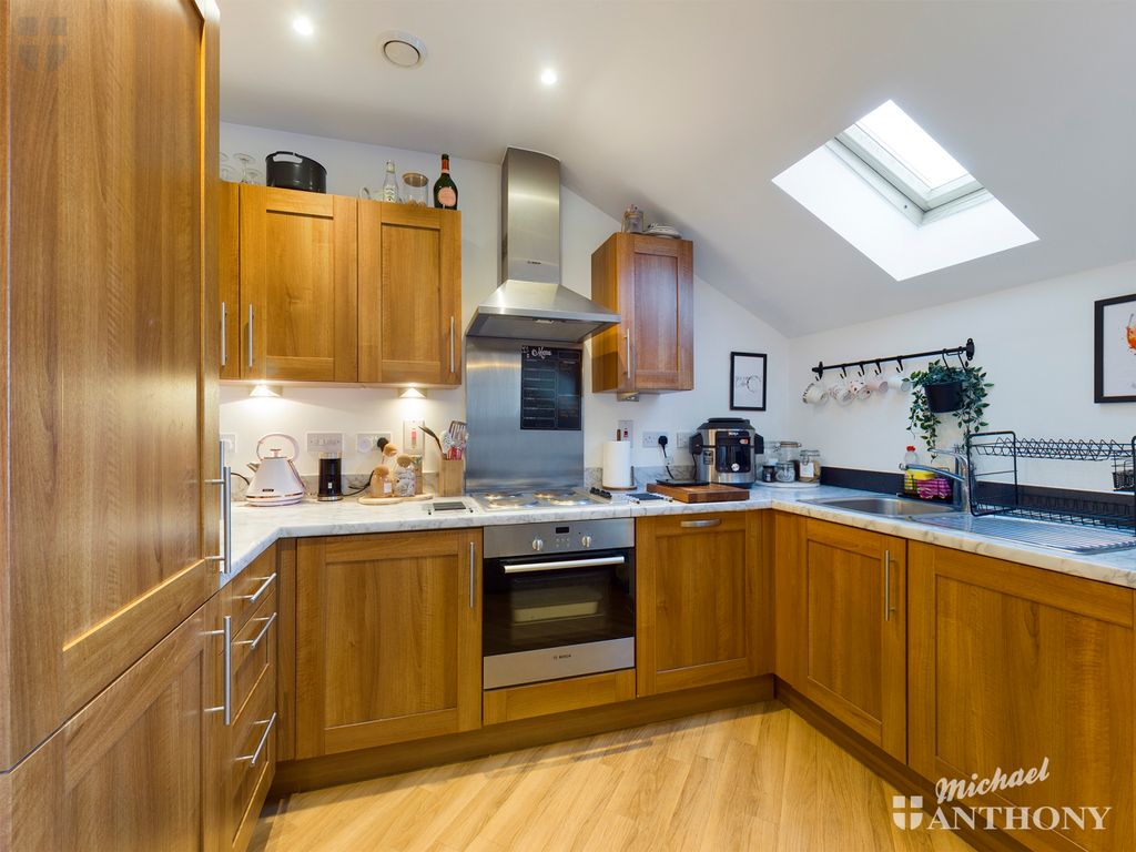 Property photo 2 of 6 Kitchen