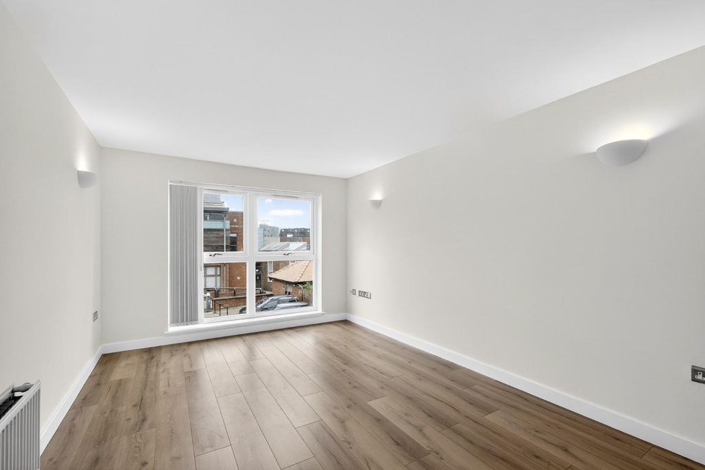 Property photo 2 of 15 Pnmb0365.Jpg