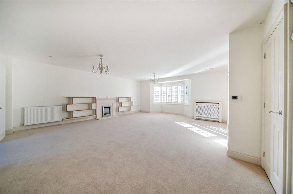 Property photo 3 of 12 Reception