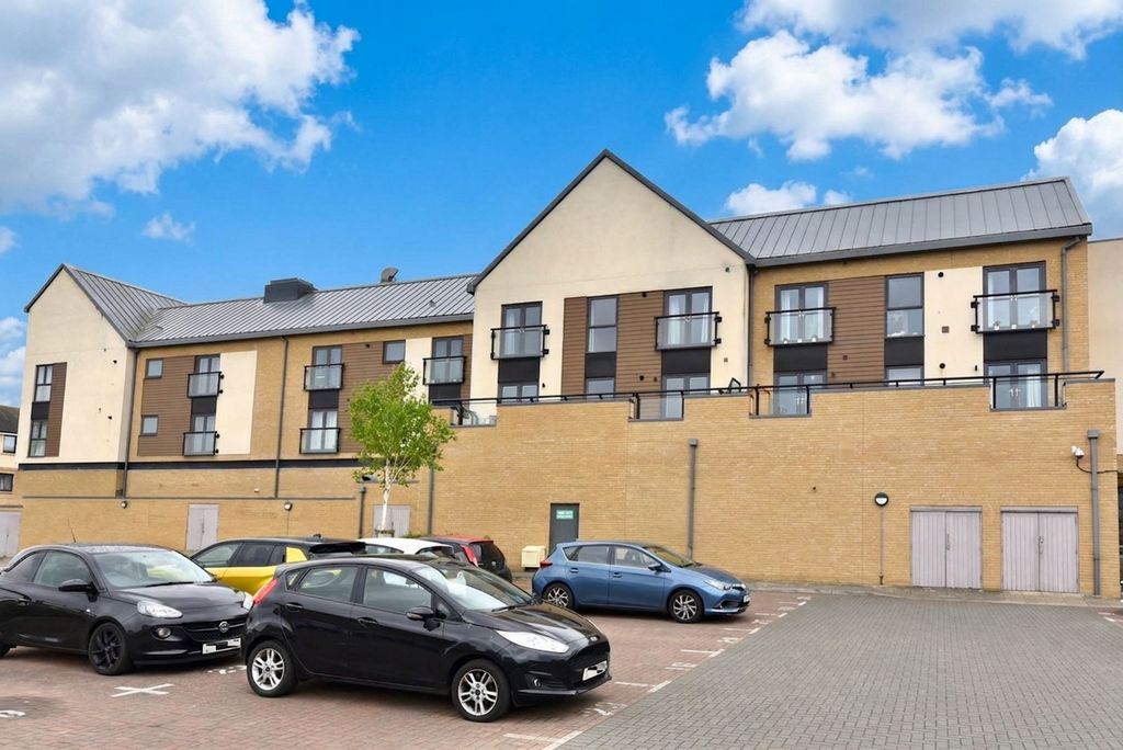 Property photo 1 of 18