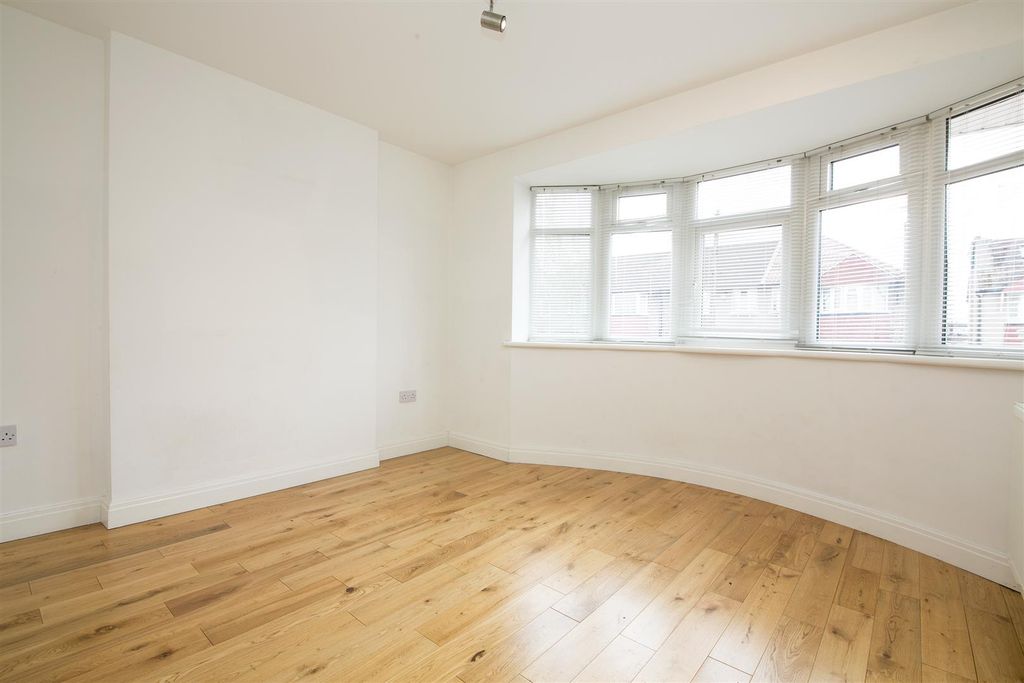 Property photo 3 of 12 Churston Drive Sm4 Reception