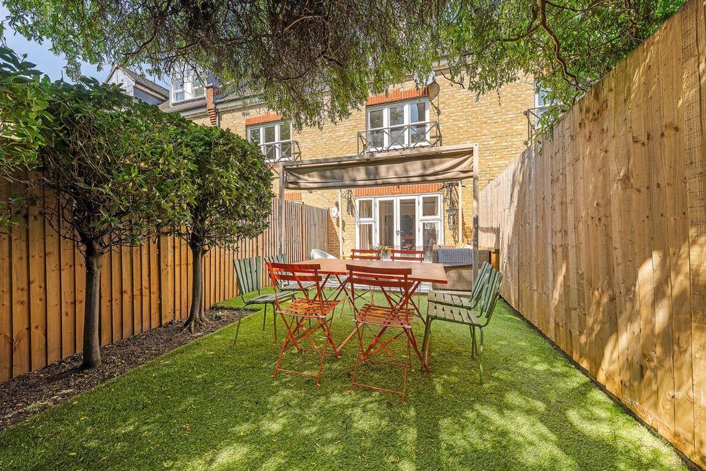 Property photo 3 of 18 Garden (3).Jpg